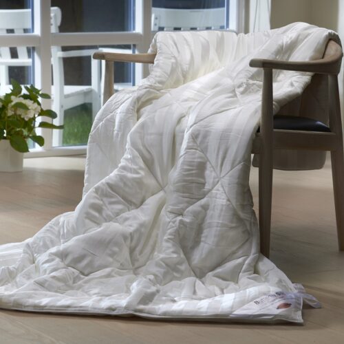 Sommerdyne i Morbærsilke & Bambus fra Butterfly Silk - OUTLET 1 stk. i 140x200