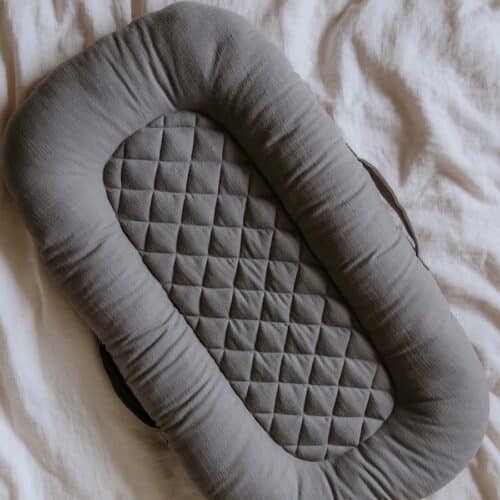Baby Lounger i 100% Økologisk Kapok & 100% Økologisk GOTS Certificeret Bomuld fra Cocoon Company | Dusted Brown