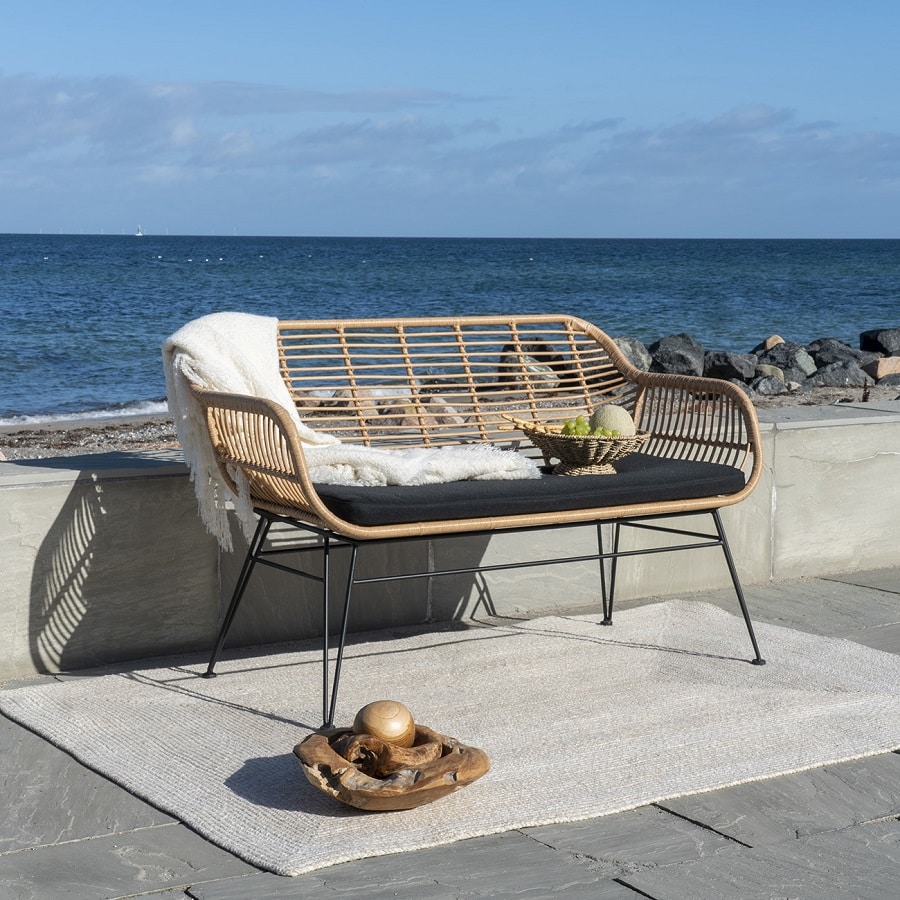 Trieste Sofa i Natur Rattan & Sort Stål fra House Nordic | Med Hynde