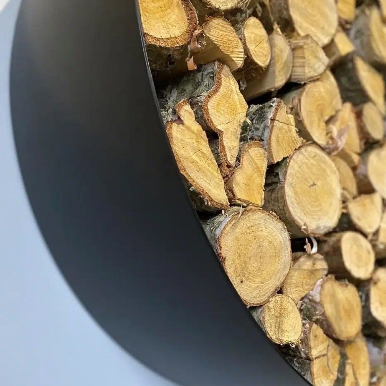 Fritstående Brændeskjul i Sortmalet Cortenstål fra Raw Garden