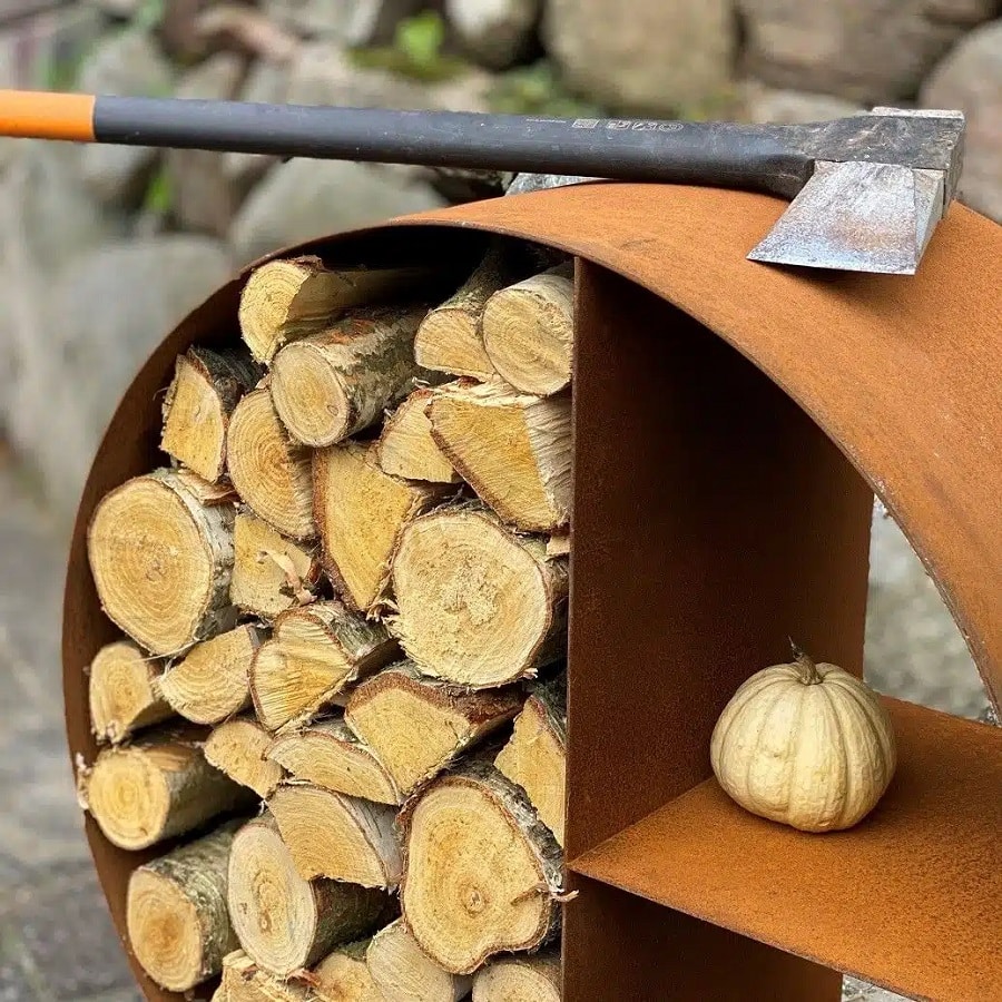 Væghængt Brændeskjul i Rustfarvet Cortenstål fra Raw Garden