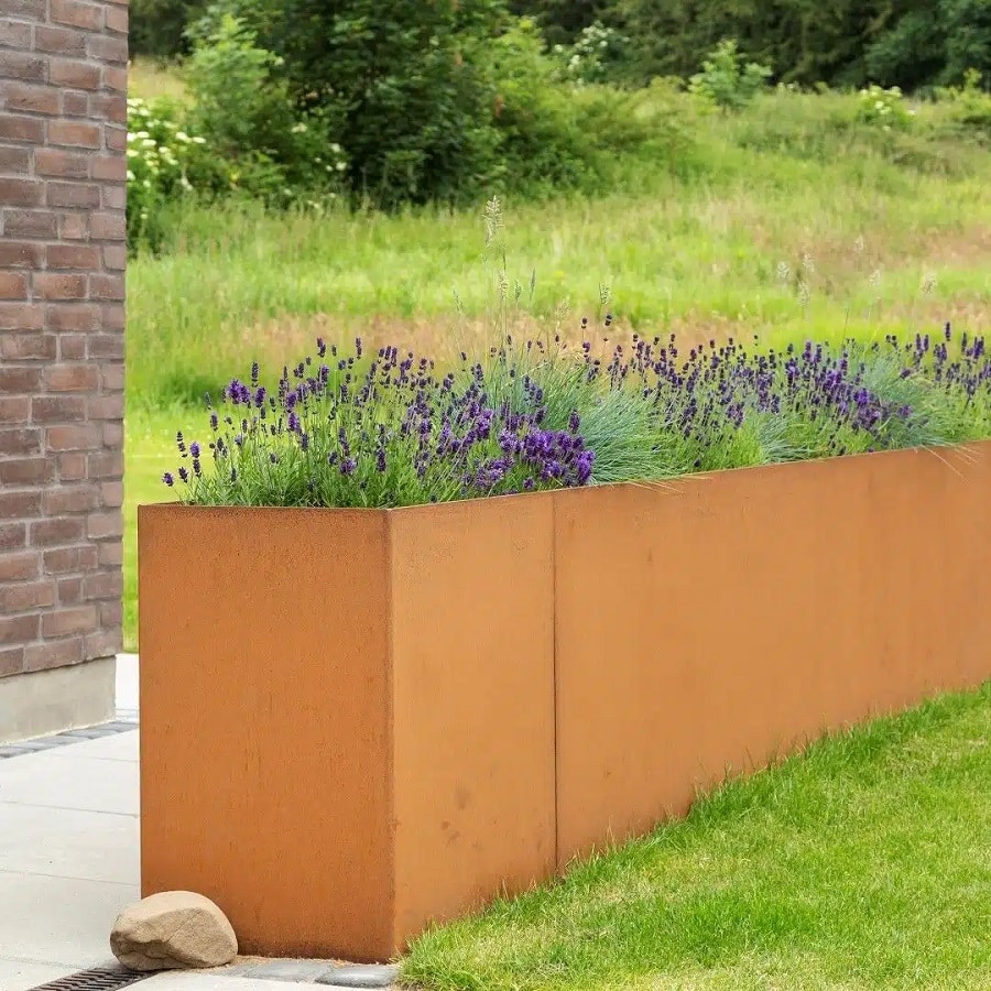 Firkantet højbed på Hjul i 3mm Cortenstål fra Raw Garden | H50cm - Billede 3