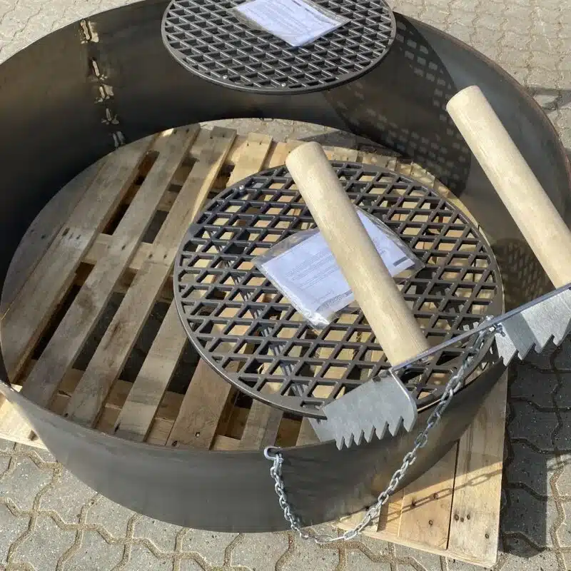 Vandalsikkert Bålsted i 4mm Cortenstål med 2 Bålriste fra Raw Garden | Ø127cm - Billede 2