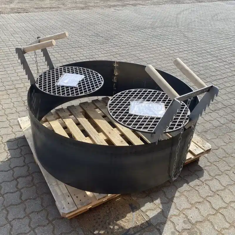 Vandalsikkert Bålsted i 4mm Cortenstål med 2 Bålriste fra Raw Garden | Ø127cm