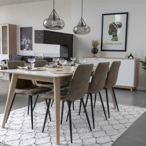 Middelfart Spisebordsstole i Lysebrun microfiber med sorte stål ben fra House Nordic