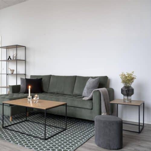 Vita Sofabord med egetræslook spån-bordplade & sort stål stel fra House Nordic | H45 x60 x90