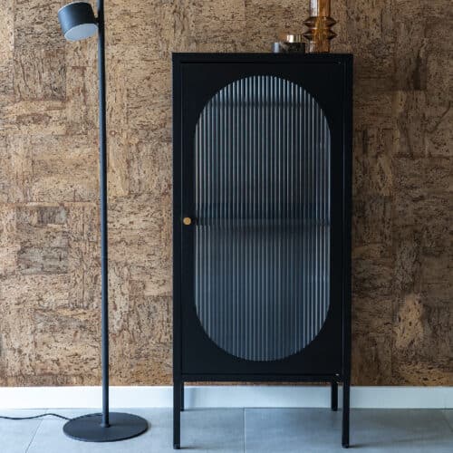Adelaide Vitrineskab i Sort Metal med riflet Glas fra House Nordic | 50x35x110 cm