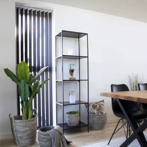 Vita reol, 5 hylder, sort med sort stel fra House Nordic