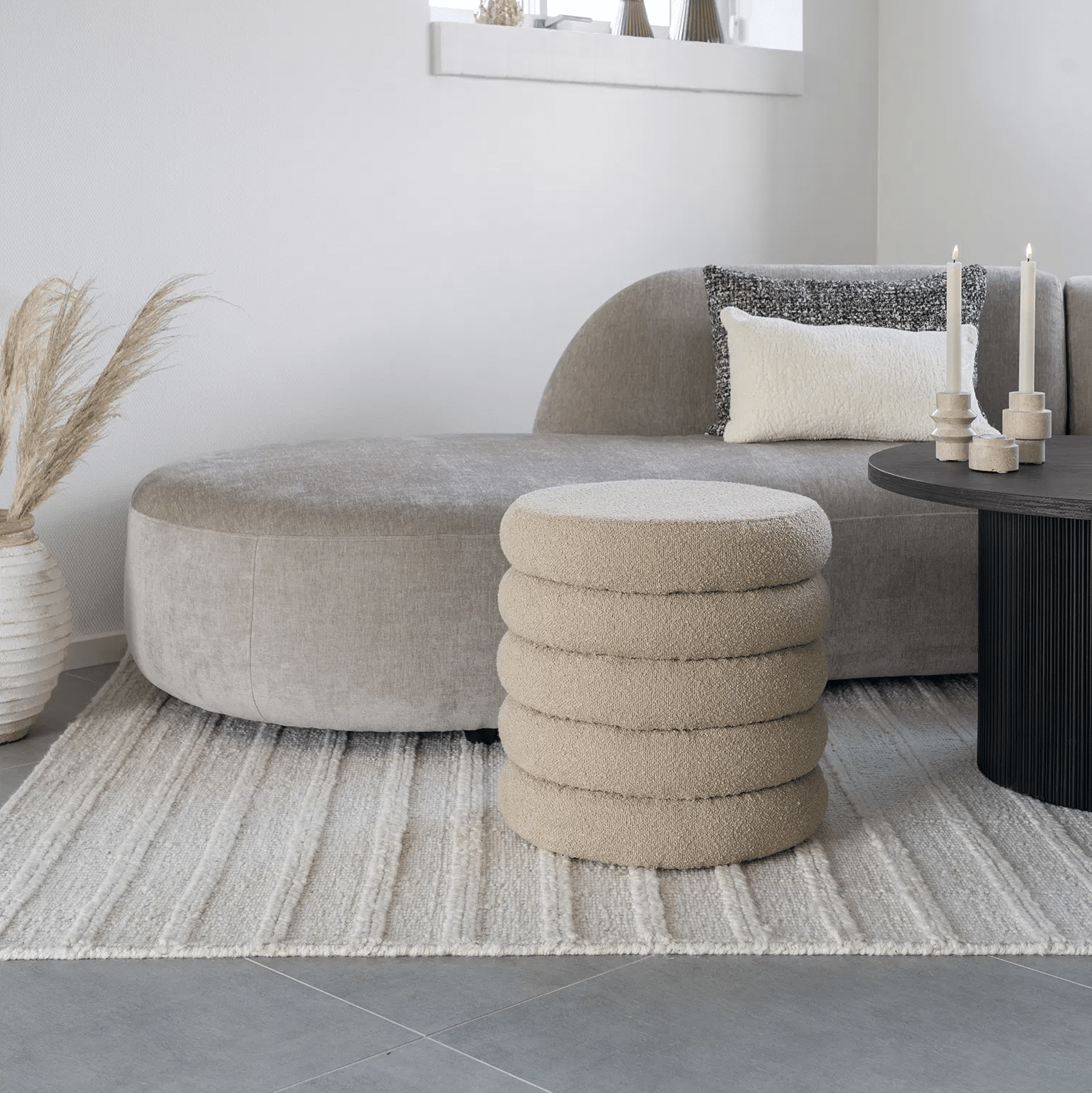 Brooklyn puf i Beige bourclé med opbevaring fra House Nordic | ø44x44 cm