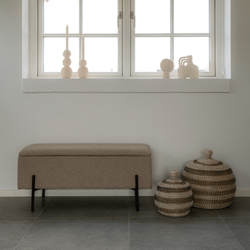 Watford bænk i Beige bouclé med opbevaring og Sorte Metalben fra House Nordic | 95x36,5x46 cm