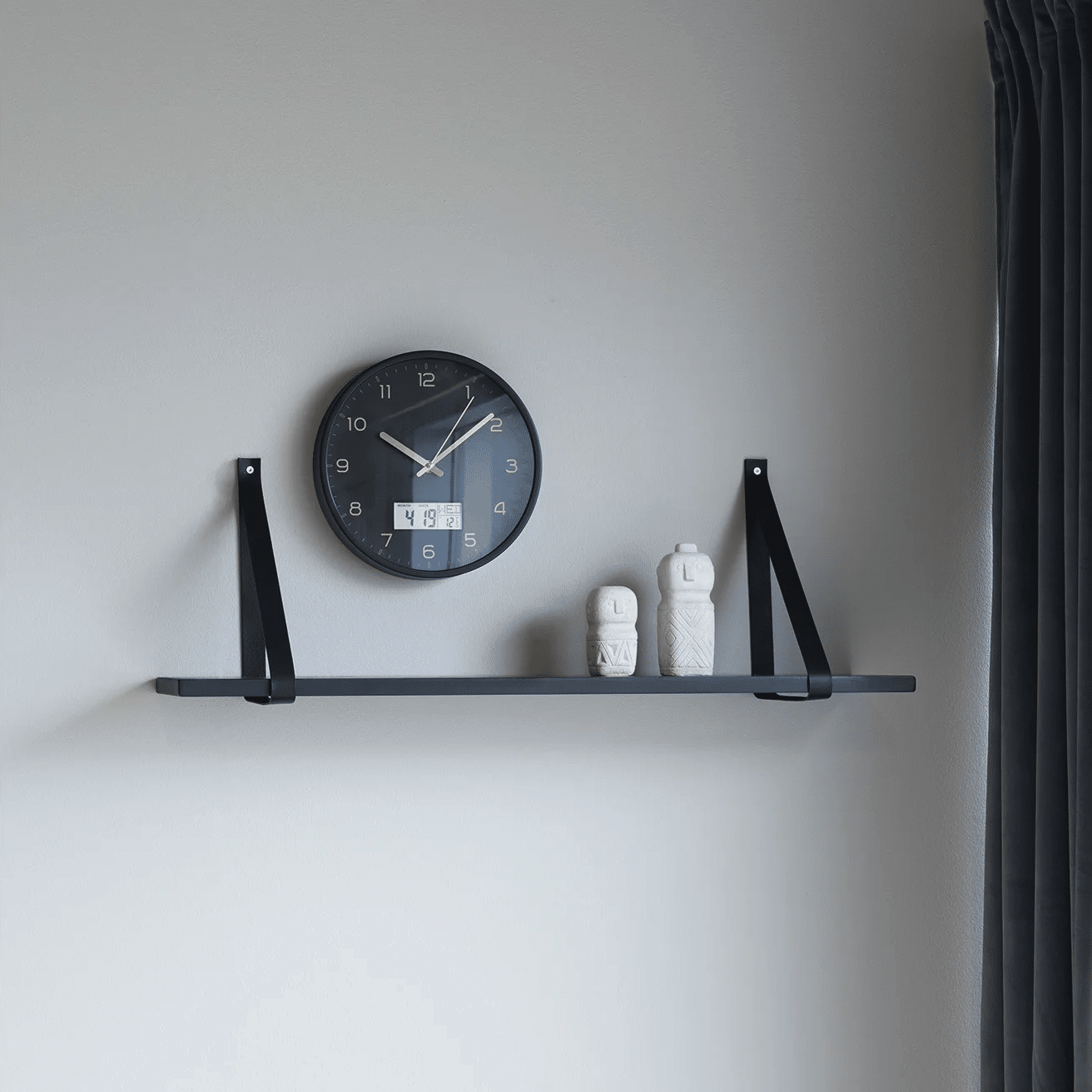 Amiens lydløs Vægur med digitalt display fra House Nordic | ø25 cm