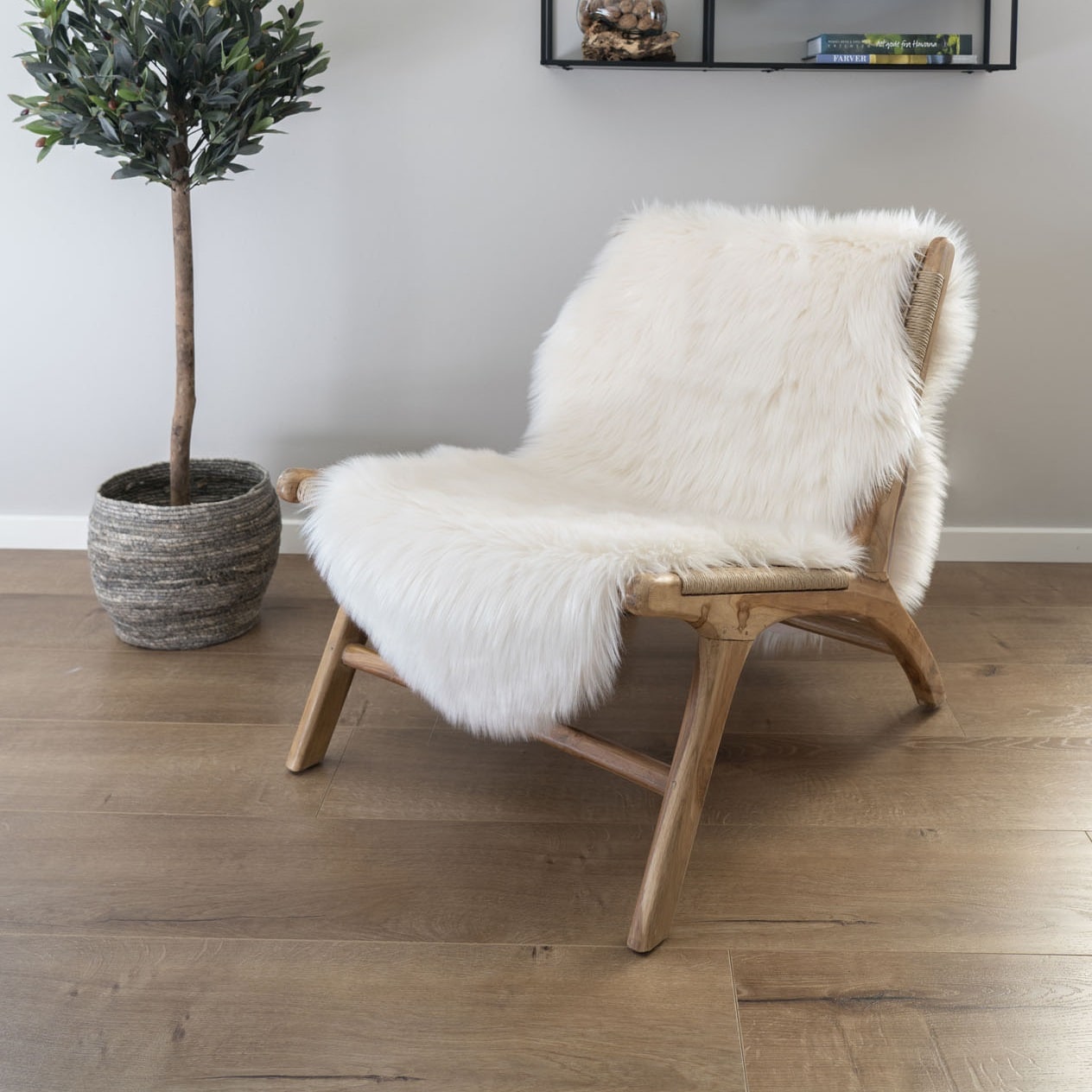 Lammeskindshynde i imiteret hvid polyester Fra House Nordic | 60x180