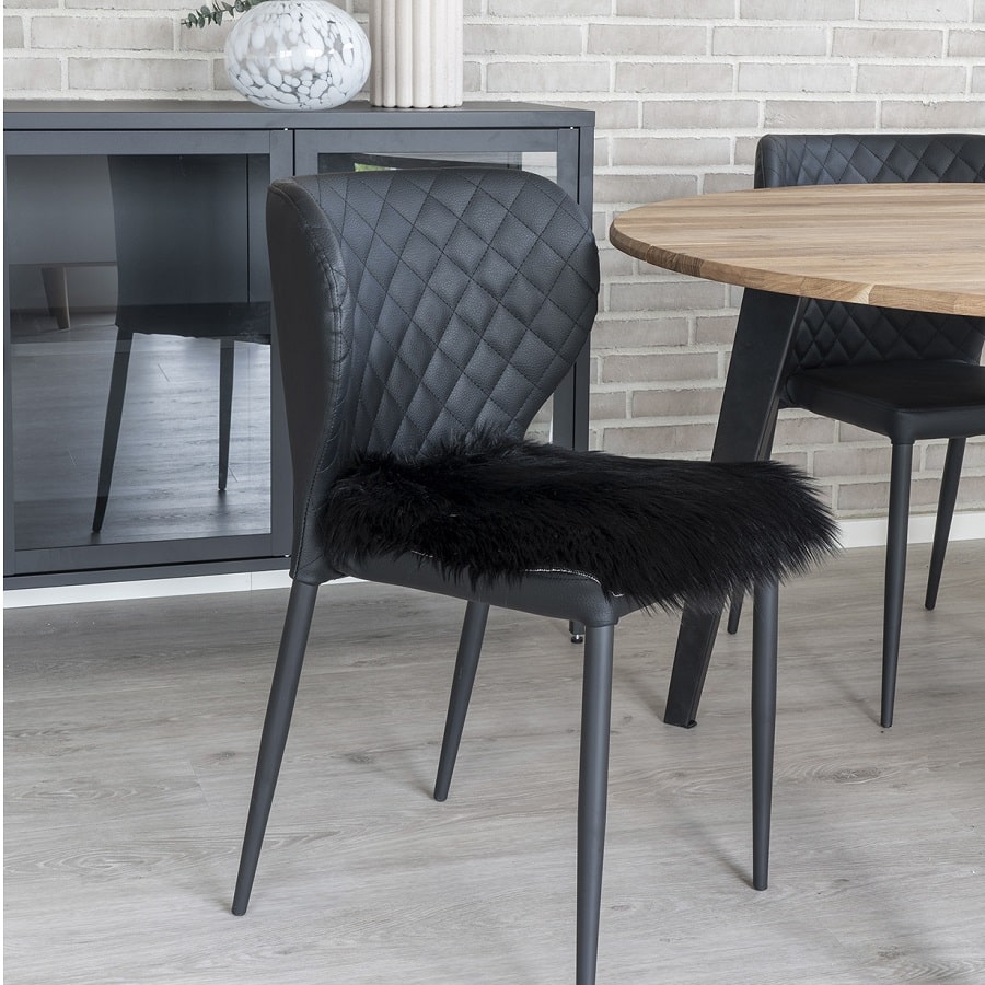 Lammeskindshynde i sort polyester Fra House Nordic | 40x40