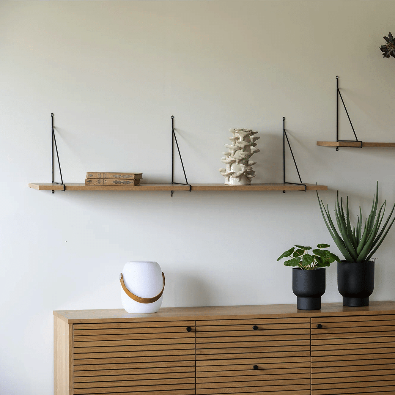 Chiba Væghylde med Stål Ramme Fra House Nordic | 120x29 cm