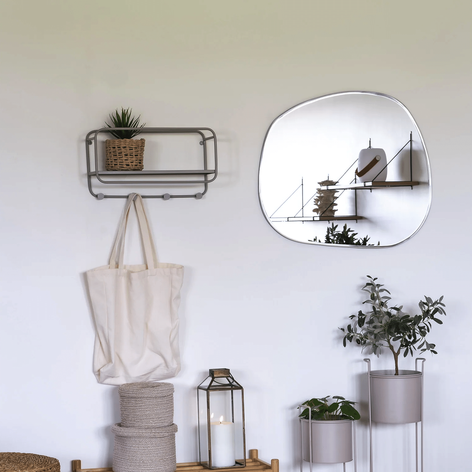 Feira Hattehylde i Sandfarvet Stål Fra House Nordic | 45x15x25 cm