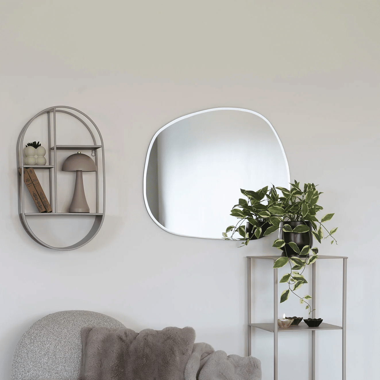 Feira Væghylde i Gråt Metal Fra House Nordic | Oval - 35x15x60 cm