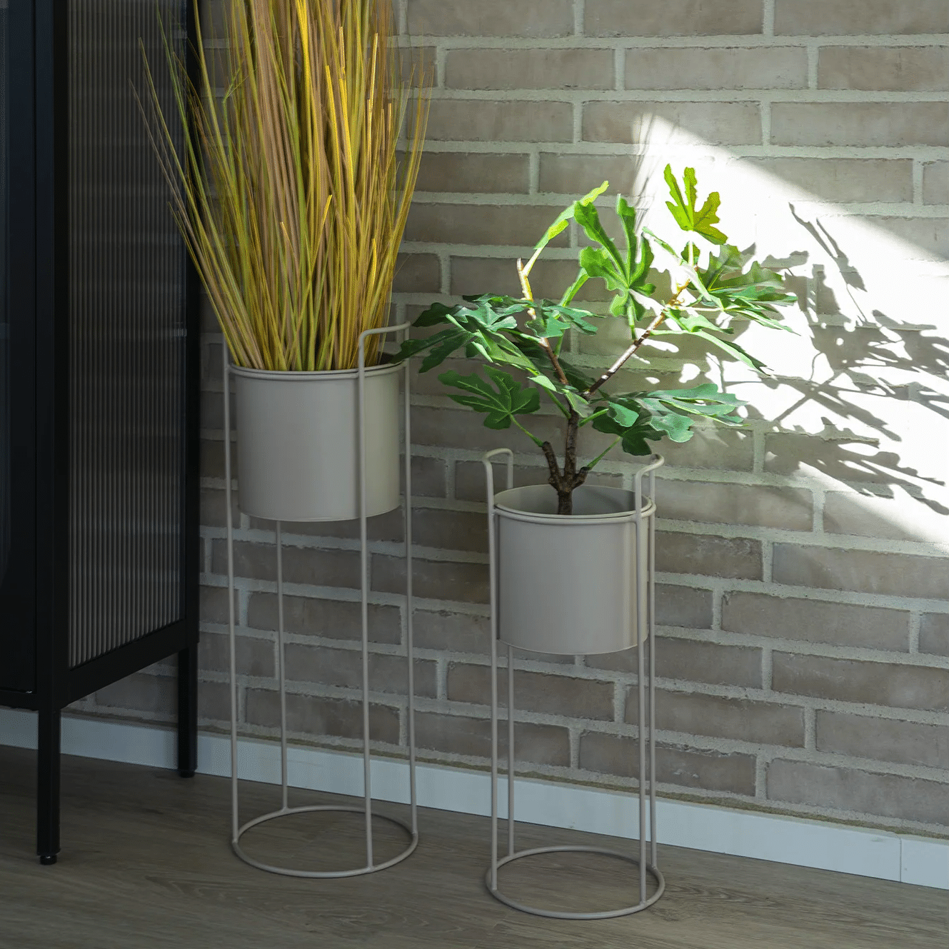 Rabo Blomsteropsats i Sandfarvet Stål Fra House Nordic | Sæt af 2 ø18/21,5x50/65cm