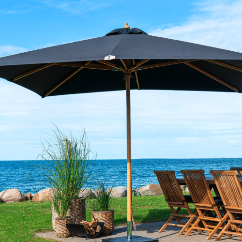 Orlando Parasol i Sort Robust UV-Dug og Massiv Træ Fra House Nordic | 300x300 cm