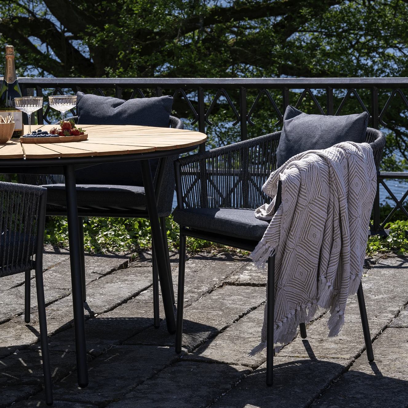 Salerno Spisebordsstol Sort Aluminium Fra House Nordic | Inklusiv hynde - 62x59x78 cm