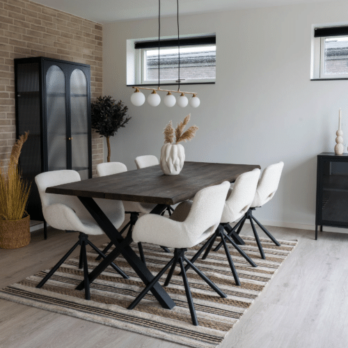 Toulon Spisebord i Eg og 6 Amorim Spisebordsstole i Off-White Bouclé Fra House Nordic | 95x200cm