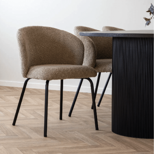 Safira Spisebordsstol i Beige Bouclé med Sorte Ben Fra House Nordic