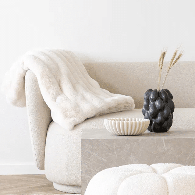 Galena Plaid i Hvid Imiteret Pels Fra House Nordic | 130x180 cm