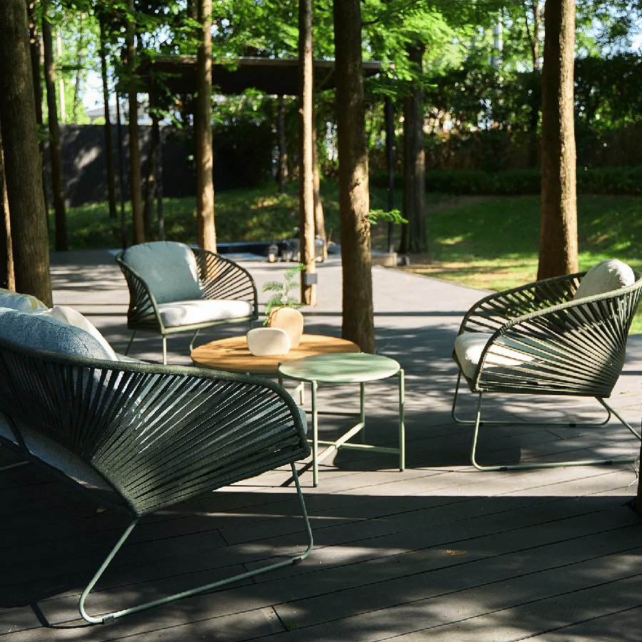 Novella Loungesæt i Grøn = 2 Borde, 2 Stole & 1 Sofa inkl. Grå Hynder fra House Nordic | L78xB71/162xH73cm - Billede 2