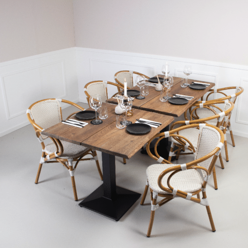Curve Snedker Cafébord i Massiv Egetræ & Smoked Olie fra House Of Sander | B: 72cm. L: 72-130cm. H: 3cm.
