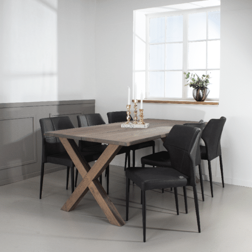 Curve Snedker Spisebord i Massiv Egetræ & Grå Olie fra House Of Sander | B: 95cm. L: 160-295cm. H: 3cm.