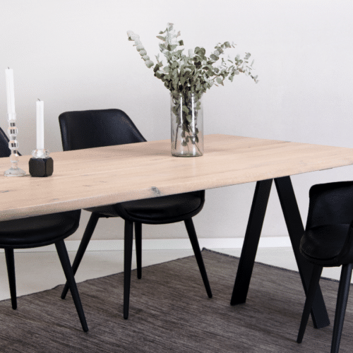 Curve Snedker Spisebord i Massiv Egetræ & Hvid Olie fra House Of Sander | B: 95cm. L: 160-295cm. H: 3cm.
