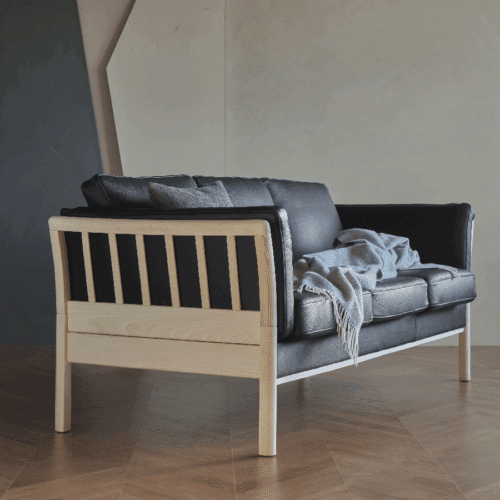 K129 3-Personers Sofa med Træben fra Kragelund / Scandinavian Upholstery | Flere Farver