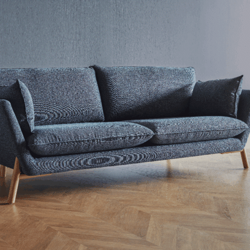 K260 3-Personers Sofa med Dunfyld & Lakerede Egetræsben fra Kragelund / Scandinavian Upholstery | Flere Farver