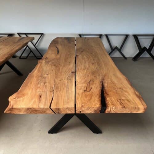 Randers Snedker Spisebord i Massiv Ask, Naturolie, fra Unique Handmade Furniture | B:80-110cm x L:120-500cm. | 2 Lige Store Planker med tydeligt mellemrum. Vælg Lige/Naturlig/Rustik Kant, med Epoxy & mulig Butterfly Finish