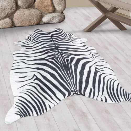 Clara Dyreskindslignende Gulvtæppe med Sorte Zebrastriber fra Rugs by Uniquebeds Home & Living | 100x135 & 150x200 cm