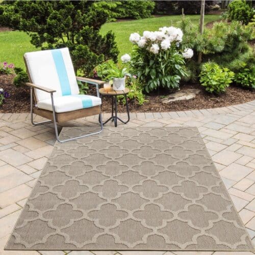 Scarlett Indendørs/Udendørs Gulvtæppe i Beige med Simpelt Quatrefoil Mønster fra Rugs by Uniquebeds Home & Living | Flere Størrelser
