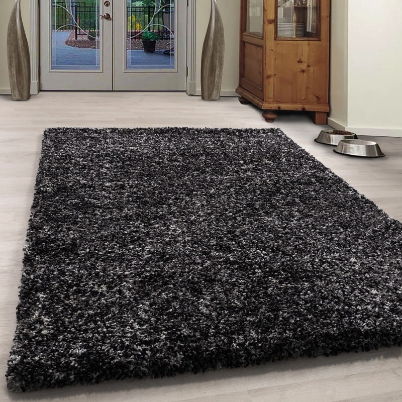 Caroline Gulvtæppe i Sort fra Rugs by Uniquebeds Home & Living | Flere Størrelser i Firkantet & Rund