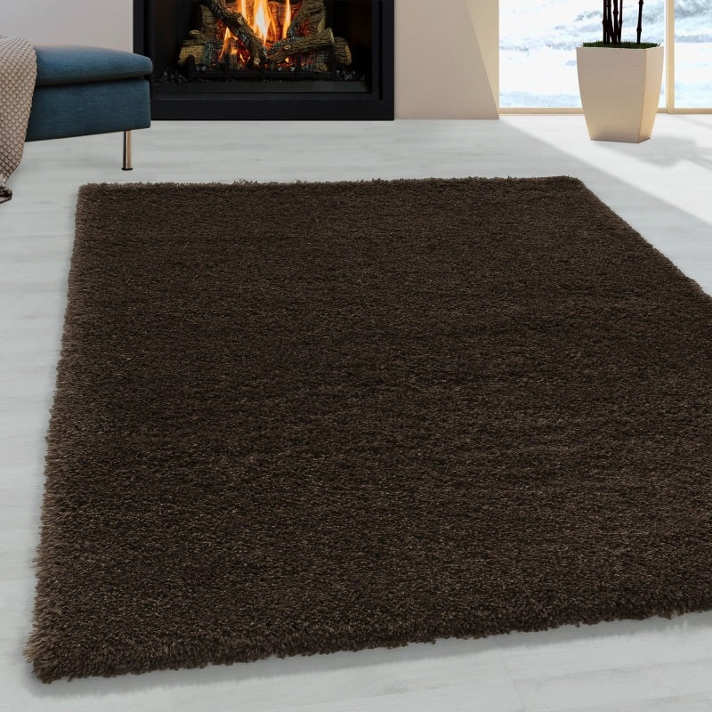 Louisa Ensfarvet Gulvtæppe i Brun fra Rugs by Uniquebeds Home & Living | Flere Størrelser i Firkantet & Rund