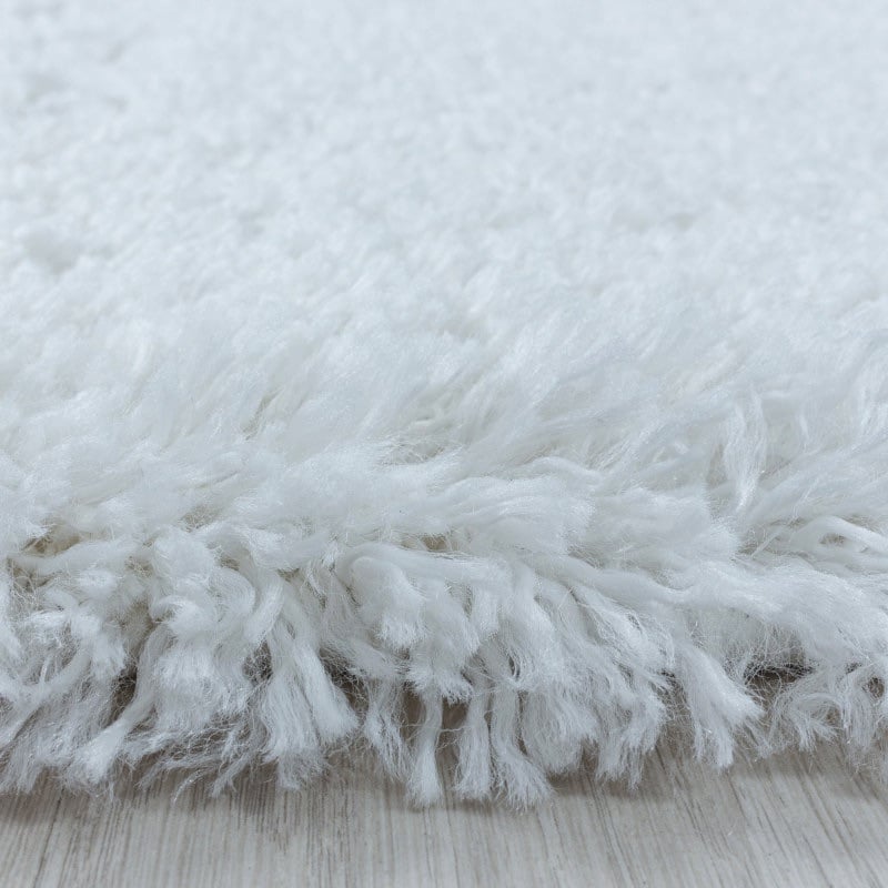 Louisa Ensfarvet Gulvtæppe i Hvid fra Rugs by Uniquebeds Home & Living | Flere Størrelser i Firkantet & Rund - Billede 5