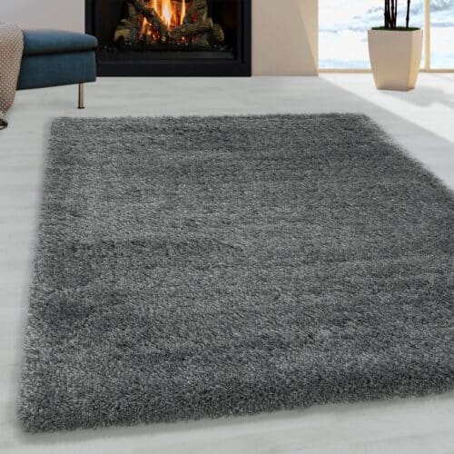 Louisa Ensfarvet Gulvtæppe i Lys Grå fra Rugs by Uniquebeds Home & Living | Flere Størrelser i Firkantet & Rund