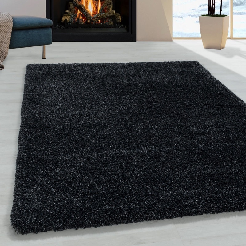 Louisa Ensfarvet Gulvtæppe i Sort fra Rugs by Uniquebeds Home & Living | Flere Størrelser i Firkantet & Rund
