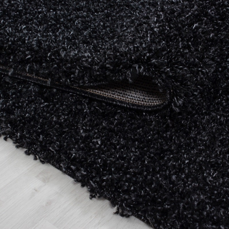 Luna Ensfarvet Fluffy Gulvtæppe i Sort fra Rugs by Uniquebeds Home & Living | Flere Størrelser i Firkantet & Rund - Billede 6