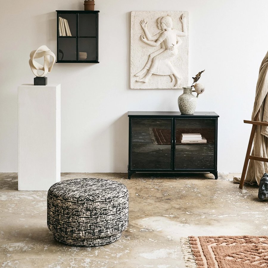 BOMU Puf i Sort & Hvid Møbelstof med Bund i Akacietræ fra Nordal | Ø66x40 cm hos uniquebeds, home & living - Billede 2