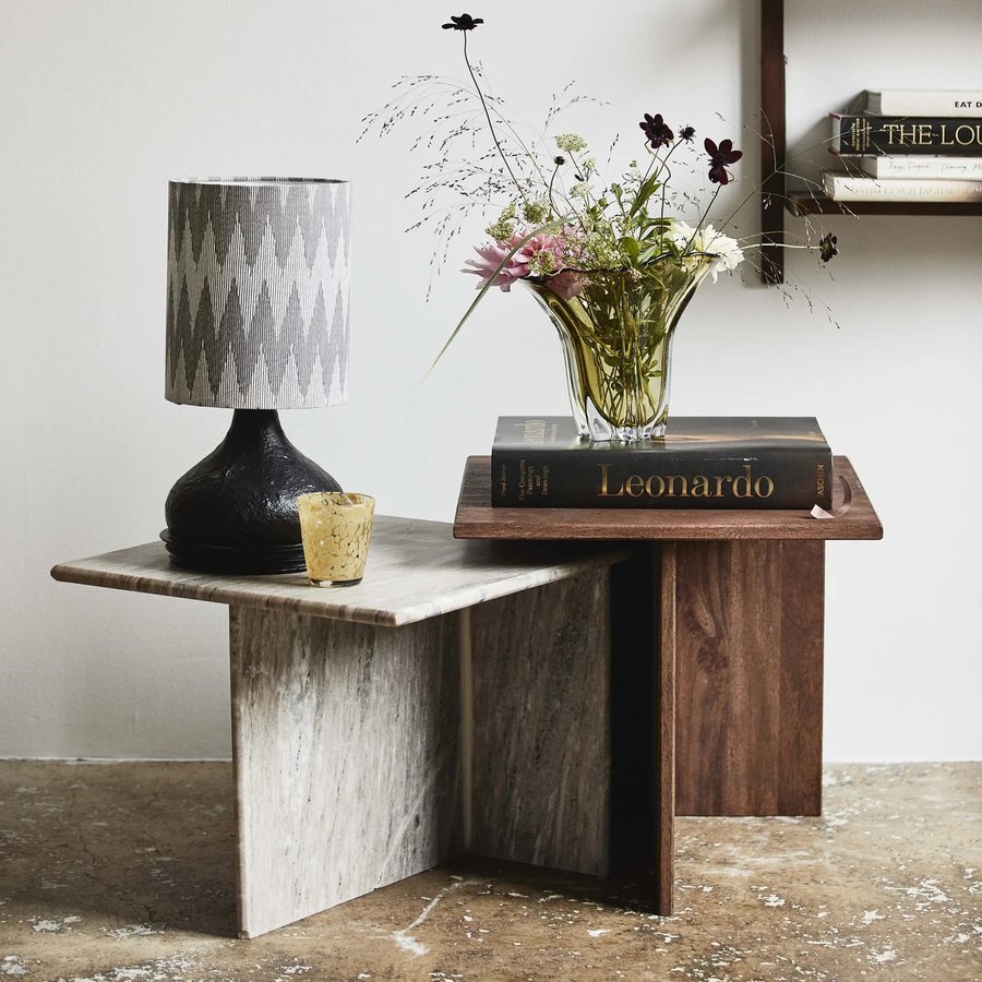 ARITO Bordlampe med Fod i Sortlakeret Aluminium & Skærm i Grå & Hvidmønstret Stof fra Nordal | Ø21x45 cm | Grå, Hvid, Sort hos uniquebeds, home & living - Billede 3